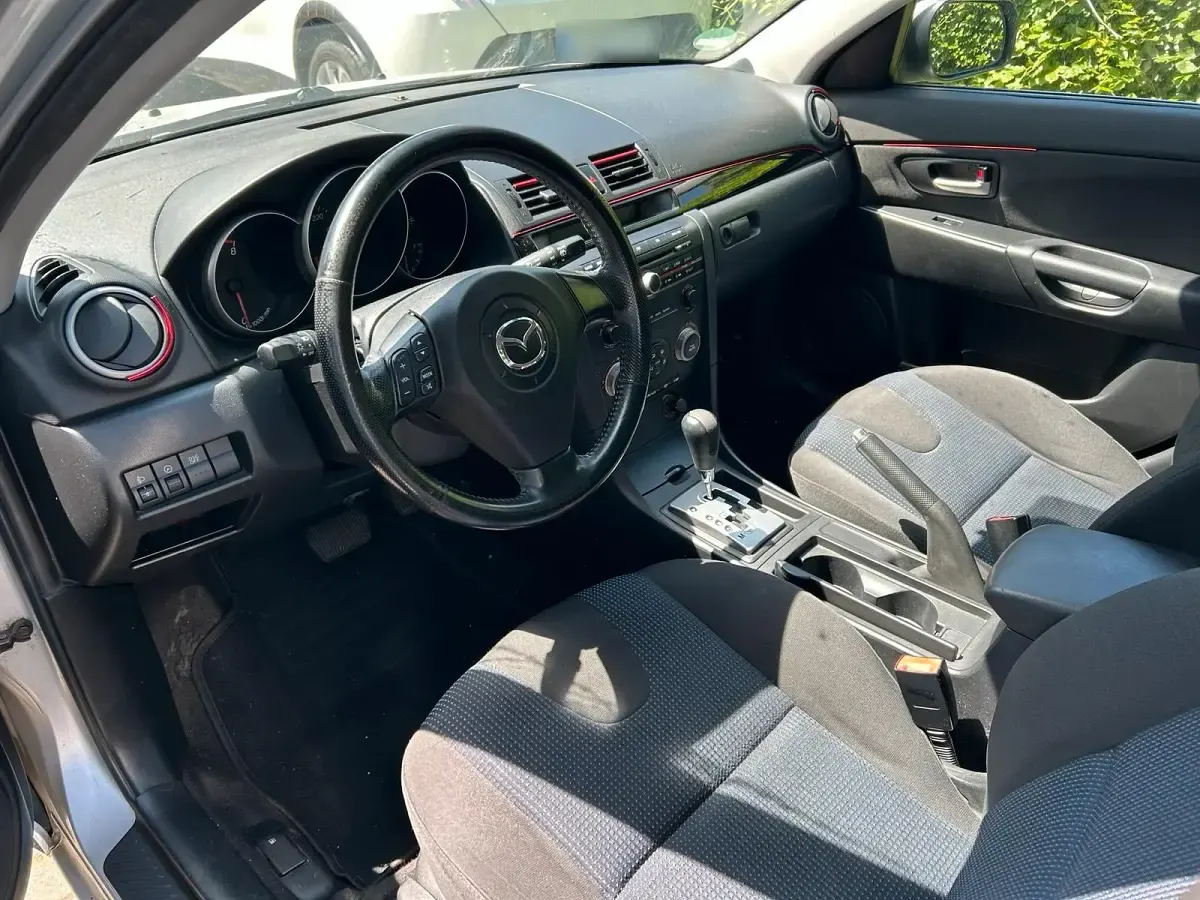 Używany Mazda 3 105 KM (77 kW) 2004 Sedan/Limuzyna