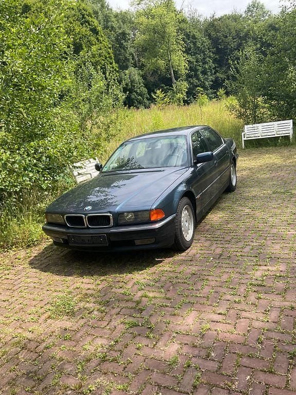 Blau Gebraucht 1994 BMW 740 Limousine | 7.500 € - Bild 1/4