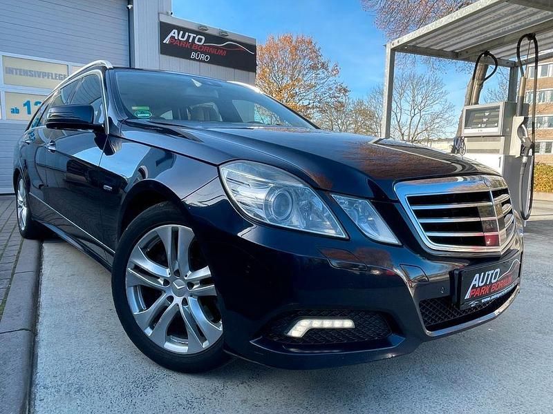 Blau Gebraucht 2009 Mercedes E350 Avantgarde Limousine | 6.990 € (Fairer Preis) - Bild 1/4