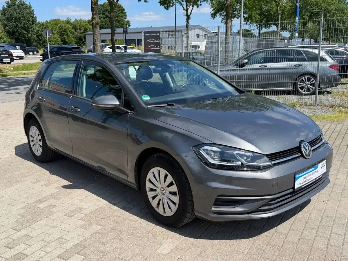 Gebraucht VW Golf VII Trendline 86 PS (63 kW) 2018 Grau Kleinwagen