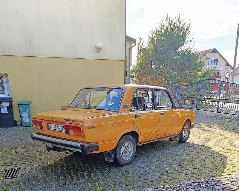 Gebraucht Lada 2105 64 PS (47 kW) 1981 Orange Limousine
