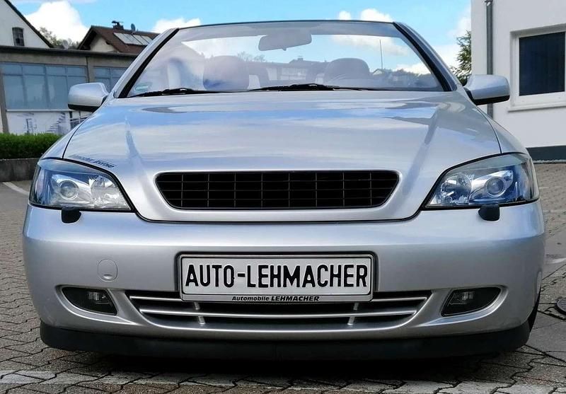 Gebraucht Opel Astra 147 PS (108 kW) 2002 Starsilber m2 Cabrio