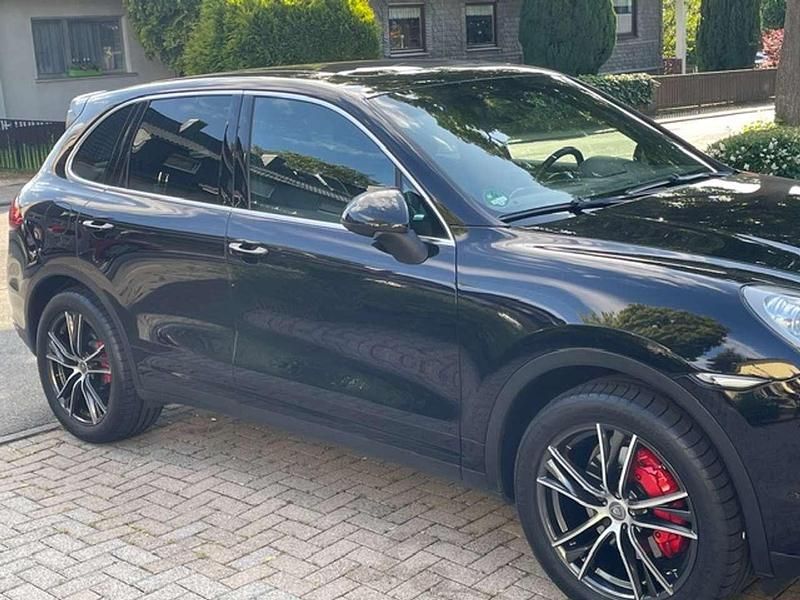 Second-hand Porsche Cayenne 260 CP (191 kW) 2013 Negru SUV