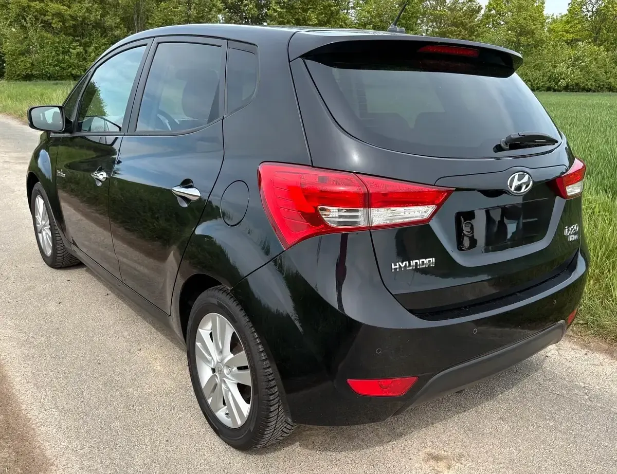 Gebraucht Hyundai ix20 90 PS (66 kW) 2011 Schwarz Kleinwagen