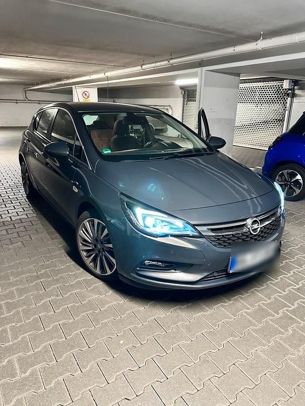 Grau Gebraucht 2016 Opel Astra Limousine | 10.500 € (Fairer Preis) - Bild 1/4