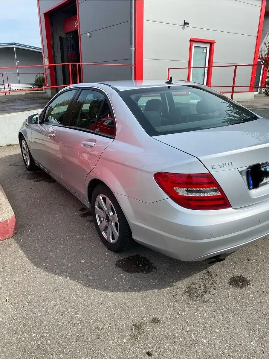 Gebraucht Mercedes C180 156 PS (114 kW) 2011 Silber Limousine