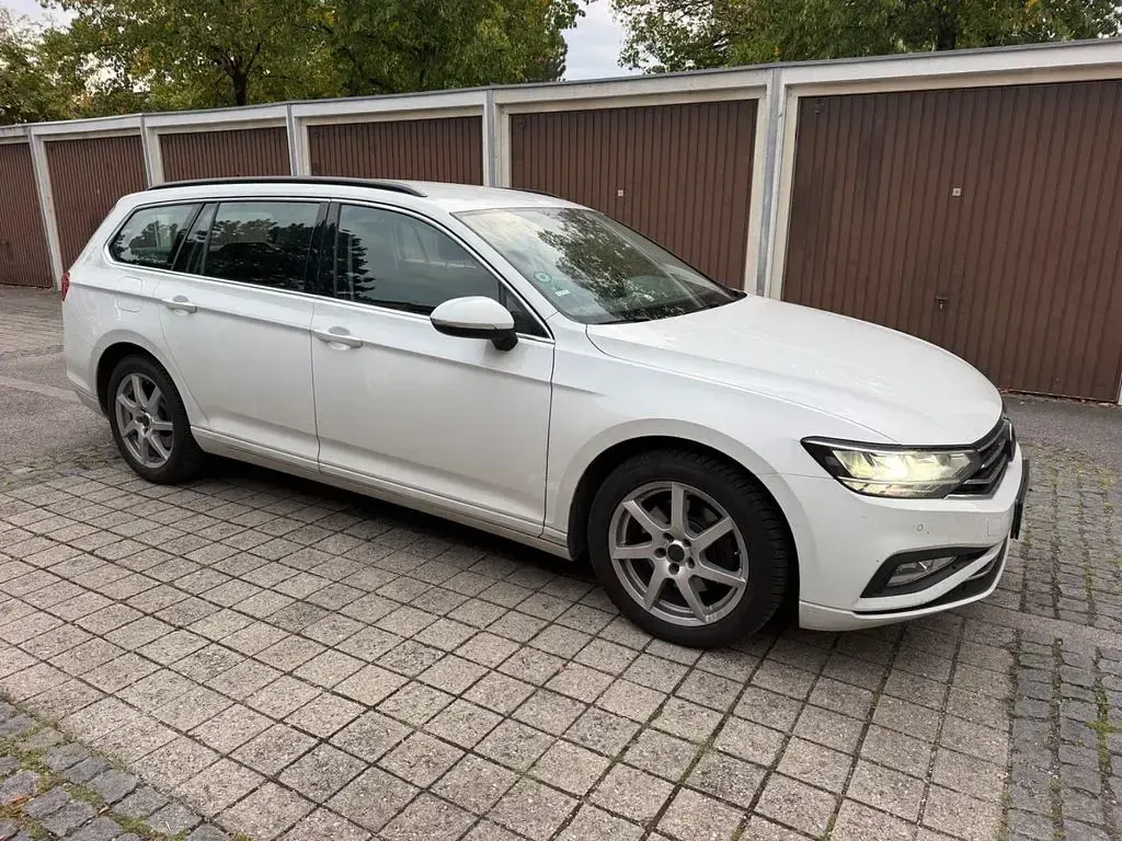 Gebraucht VW Passat 150 PS (110 kW) 2021 Weiß Limousine