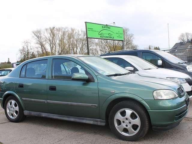 Grün Gebraucht 1999 Opel Astra Comfort Limousine | 2.490 € (Etwas zu teuer) - Bild 1/4