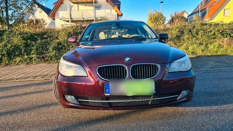 Rot Gebraucht 2007 BMW 520 Limousine | 5.000 € - Bild 1/4