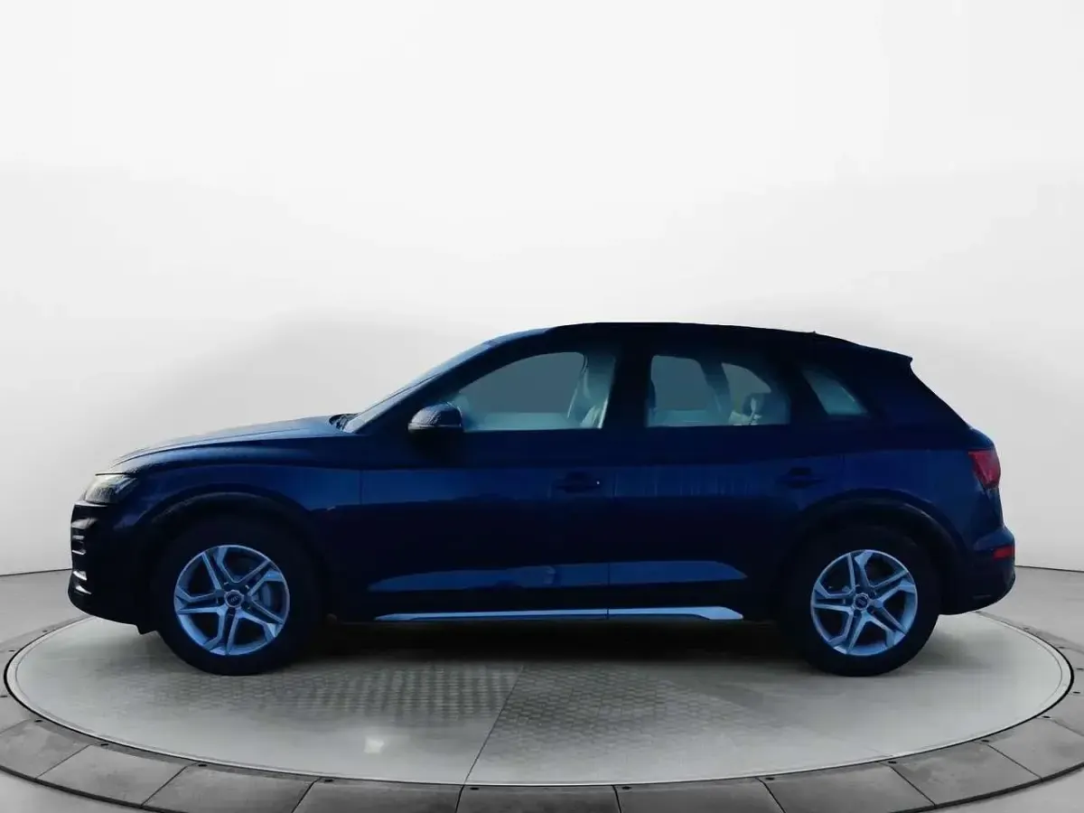 Używany Audi Q5 Ambiente 301 KM (221 kW) 2022 Niebieski SUV