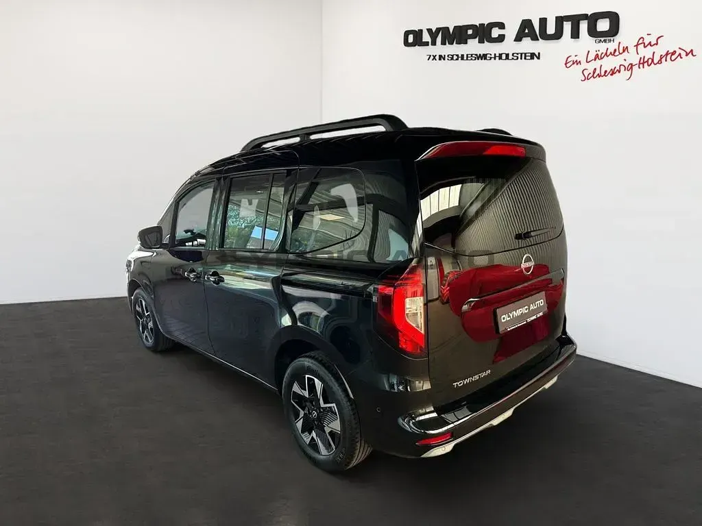 Neu Nissan Townstar Tekna 131 PS (96 kW) 2026 Schwarz Kombi