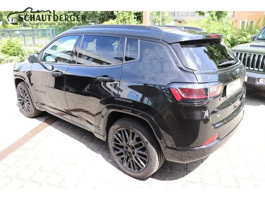Gebraucht Jeep Compass 131 PS (96 kW) 2024 Schwarz SUV