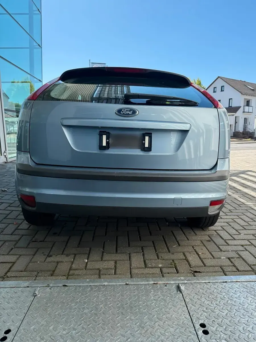 Gebraucht Ford Focus 109 PS (80 kW) 2006 Silber Limousine
