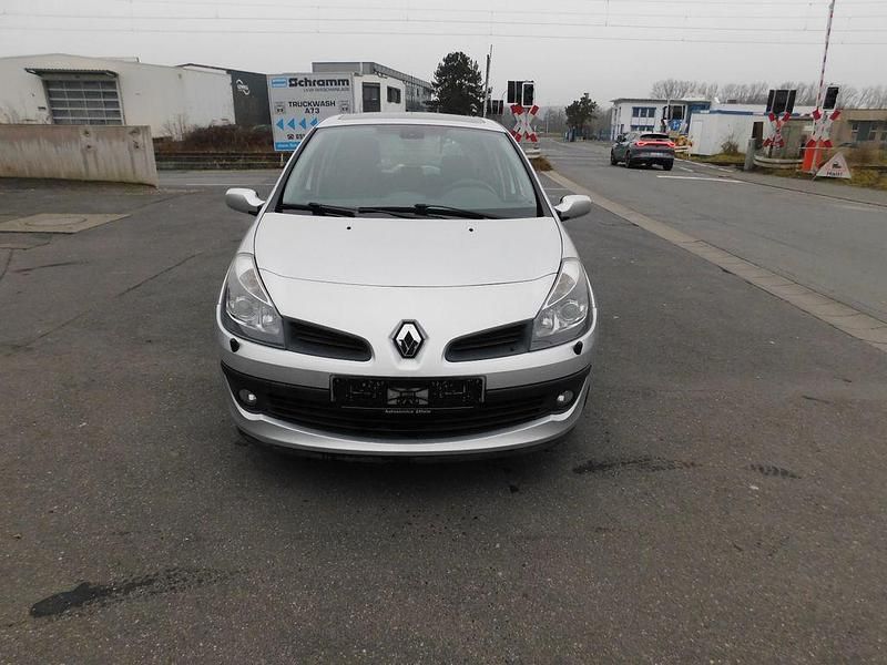Grau Gebraucht 2006 Renault Clio III Dynamique Limousine | 3.450 € (Guter Preis) - Bild 1/3