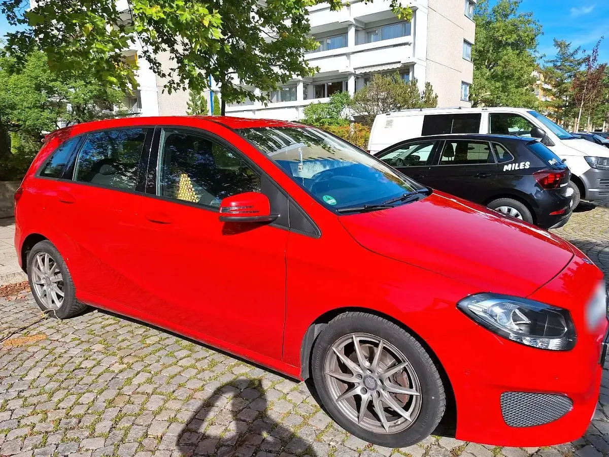 Gebraucht Mercedes B200 156 PS (114 kW) 2017 Rot Kleinwagen