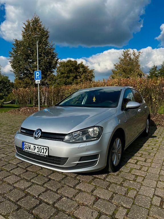 Silber Gebraucht 2015 VW Golf VII Limousine | 6.999 € (Fairer Preis) - Bild 1/4