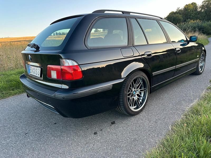 Gebraucht BMW 525 163 PS (119 kW) 2001 Schwarz Kombi
