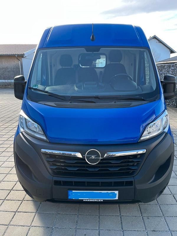 Blau Gebraucht 2024 Opel Movano Van | 27.500 € - Bild 1/4
