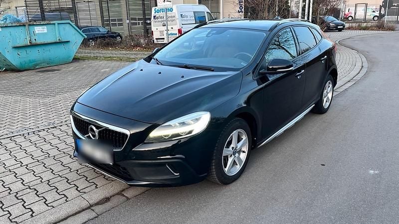 Schwarz Gebraucht 2017 Volvo V40 CC Momentum Kombi | 10.500 € (Guter Preis) - Bild 1/4