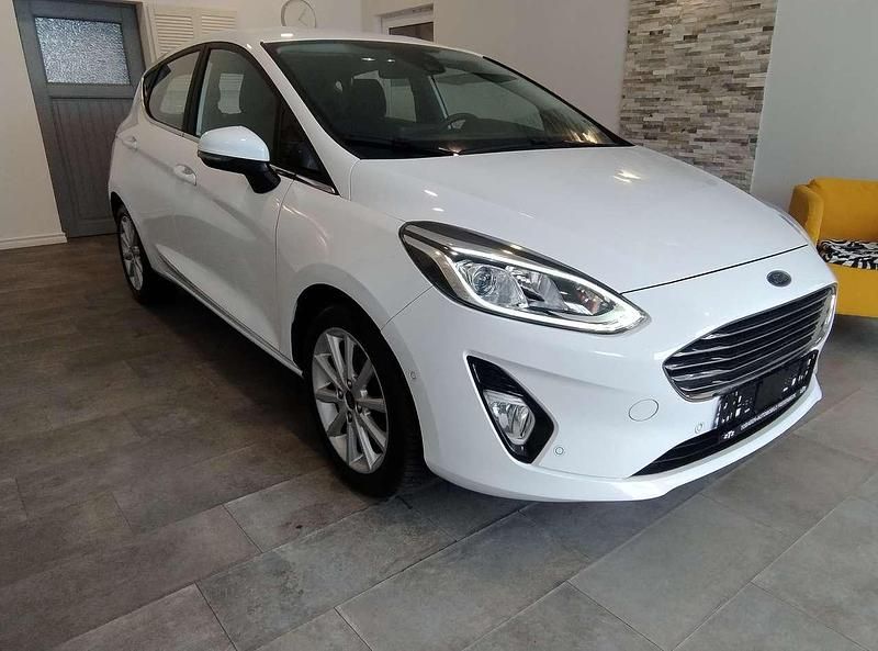 Gebraucht Ford Fiesta Titanium 101 PS (74 kW) 2019 Frostweiß Kleinwagen