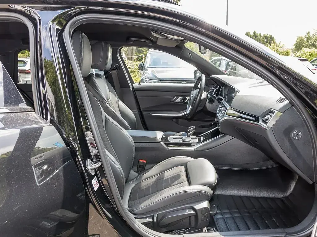 Gebraucht BMW 330e Shadowline 252 PS (185 kW) 2021 Schwarz ii Kombi