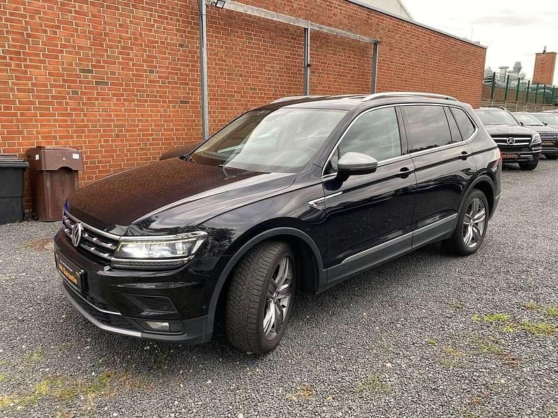 Schwarz Gebraucht 2018 VW Tiguan Allspace Highline SUV | 17.400 € (Teuer) - Bild 1/4