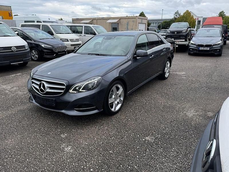 Grau Gebraucht 2015 Mercedes E350 Limousine | 14.000 € (Superpreis) - Bild 1/4
