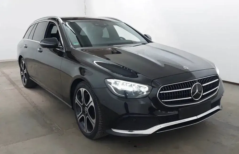 Second-hand Mercedes E400 330 CP (242 kW) 2022 Negru Berlinǎ