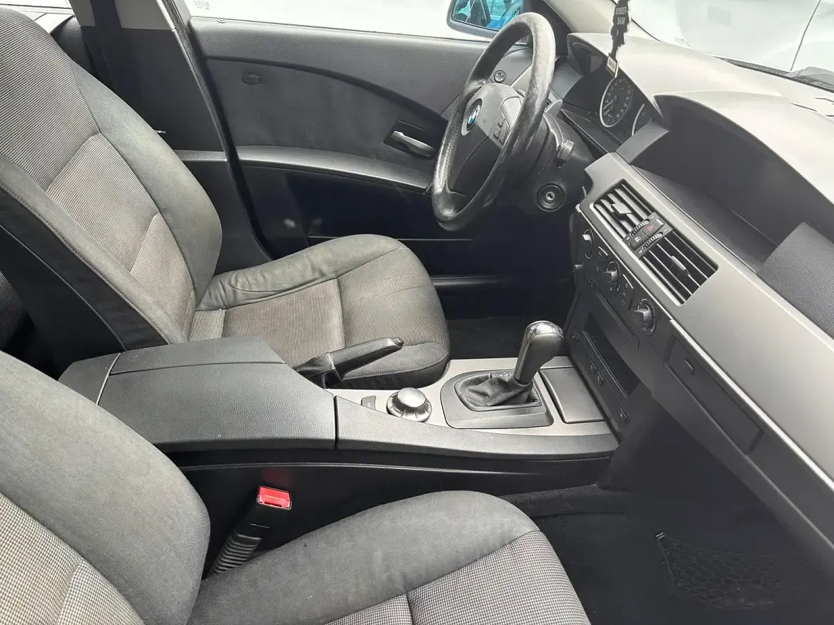 Gebraucht BMW 525 177 PS (130 kW) 2004 Silber Kombi