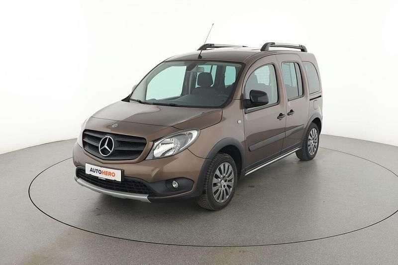 Braun Gebraucht 2020 Mercedes Citan 111 Edition Kombi | 16.120 € (Fairer Preis) - Bild 1/3