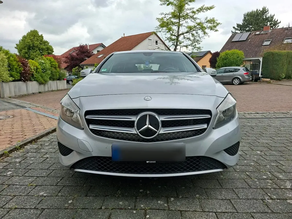 Gebraucht Mercedes A180 122 PS (89 kW) 2014 Silber Limousine