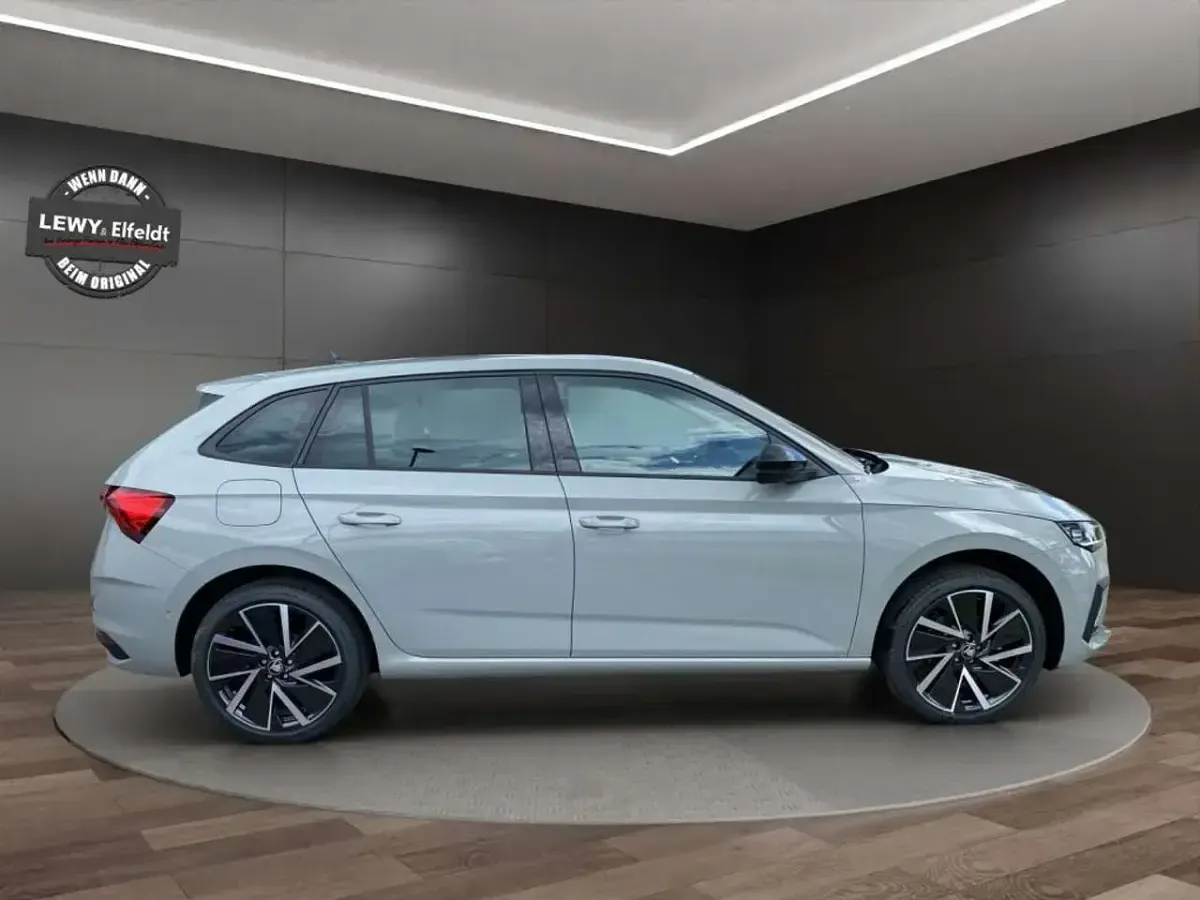 Neu Skoda Scala 116 PS (85 kW) 2026 Steel grey Kleinwagen