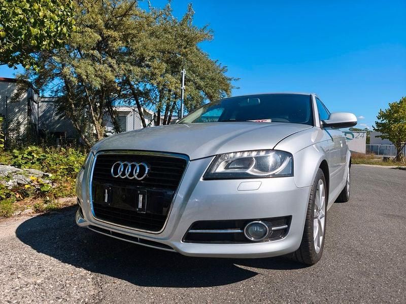 Silber Gebraucht 2011 Audi A3 Sportback Ambition Limousine | 6.990 € (Fairer Preis) - Bild 1/4
