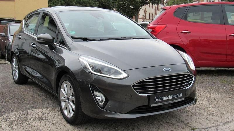 Gebraucht Ford Fiesta Titanium 101 PS (74 kW) 2018 Grau Kleinwagen