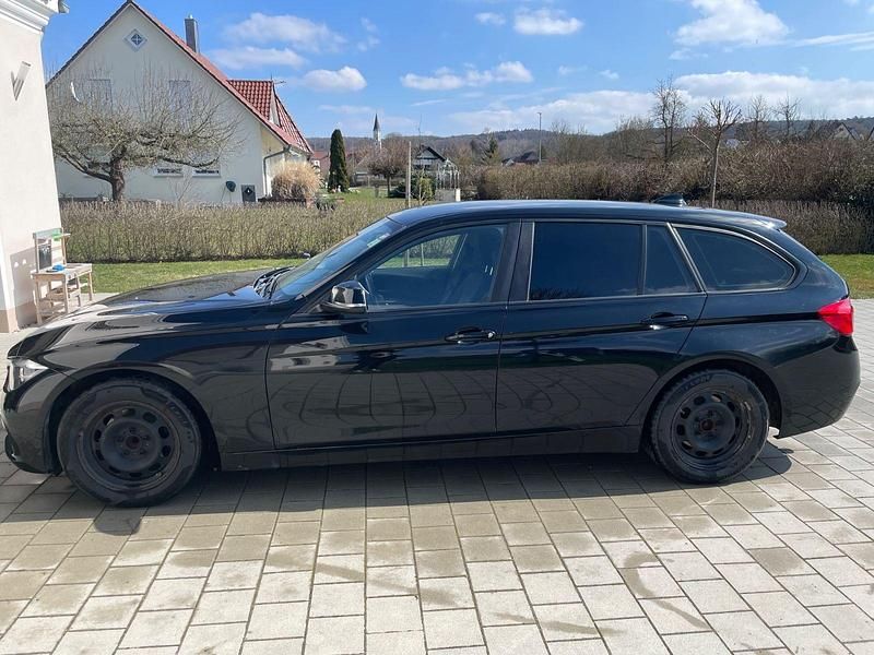 Gebraucht BMW 318 Advantage 150 PS (110 kW) 2016 Schwarz Kombi