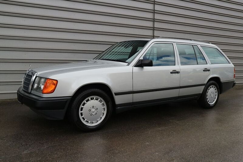 Silber metallic Gebraucht 1988 Mercedes E300 Kombi | 26.990 € - Bild 1/4
