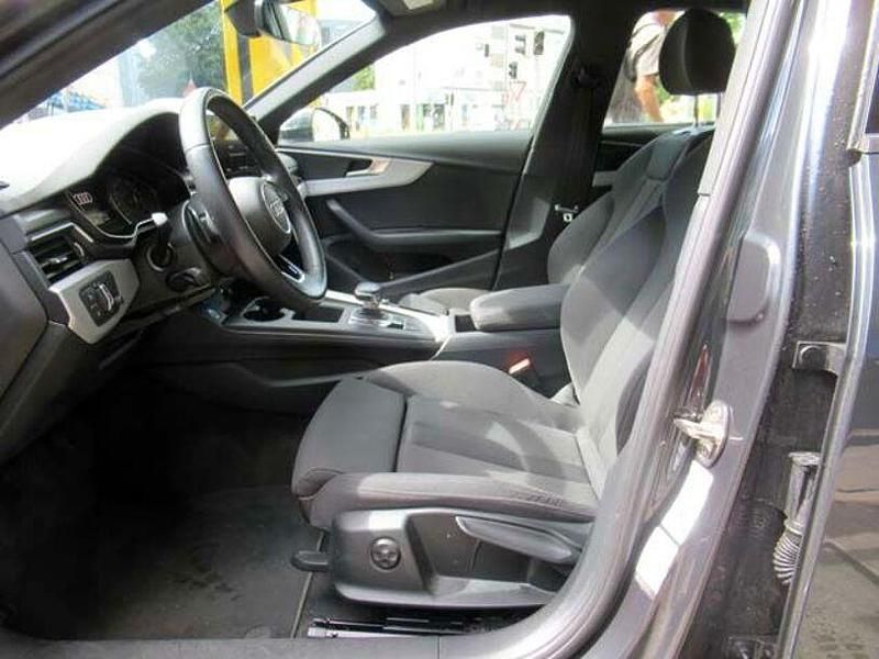 Gebraucht Audi A4 Design 163 PS (119 kW) 2021 Andere Limousine