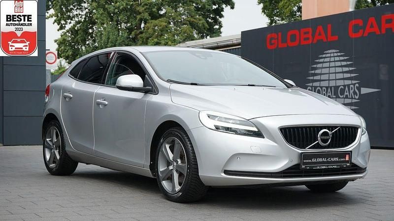 Silber Gebraucht 2018 Volvo V40 Kombi | 12.885 € (Fairer Preis) - Bild 1/4