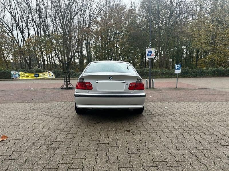 Silber Gebraucht 2001 BMW 320 Limousine | 2.900 € (Fairer Preis) - Bild 1/4