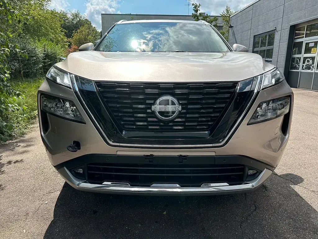 Neu Nissan X-Trail Tekna 213 PS (156 kW) 2025 Silber SUV