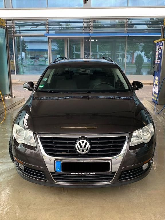 Braun Gebraucht 2009 VW Passat Kombi | 2.200 € (Superpreis) - Bild 1/4
