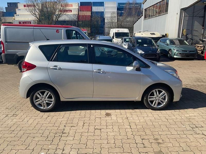 Gebraucht Subaru Trezia Active 90 PS (66 kW) 2011 Silber Kleinwagen