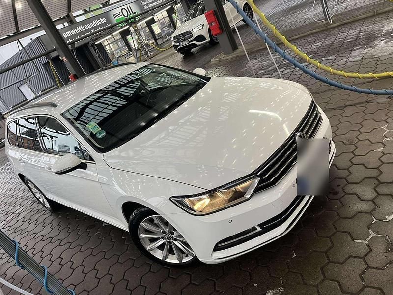 Weiß Gebraucht 2017 VW Passat Highline Kombi | 9.600 € (Superpreis) - Bild 1/4