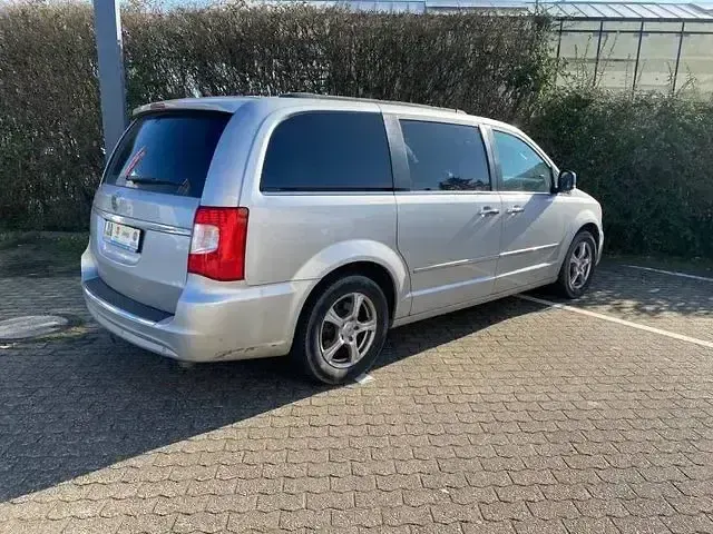 Gebraucht Lancia Voyager 163 PS (119 kW) 2012 Silber Van / Kleinbus