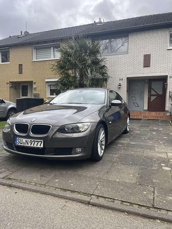 Gebraucht BMW 320 177 PS (130 kW) 2009 Braun Coupé