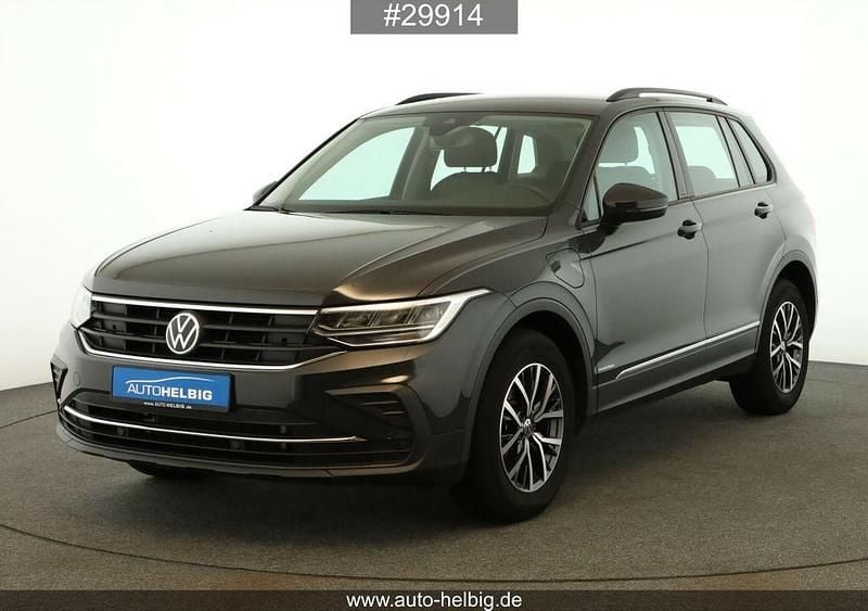 Grau Gebraucht 2021 VW Tiguan Life SUV | 25.890 € (Guter Preis) - Bild 1/4