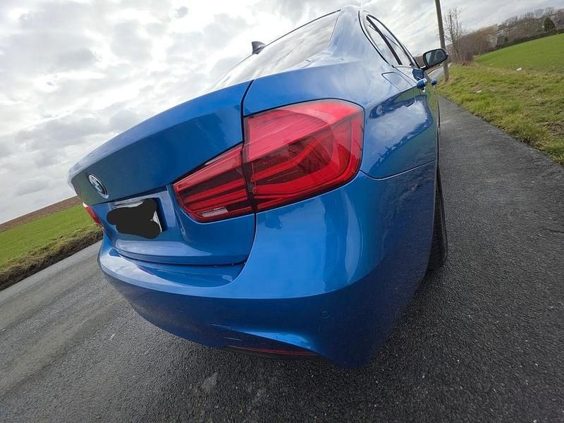 Gebraucht BMW 320 M Sport 184 PS (135 kW) 2016 Blau Limousine