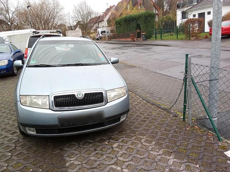 Grau Gebraucht 2002 Skoda Fabia Kombi | 640 € (Guter Preis) - Bild 1/4