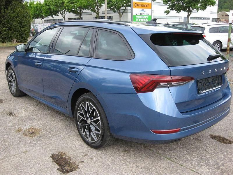 Gebraucht Skoda Octavia Clever 150 PS (110 kW) 2021 Titanblau metallic Kombi