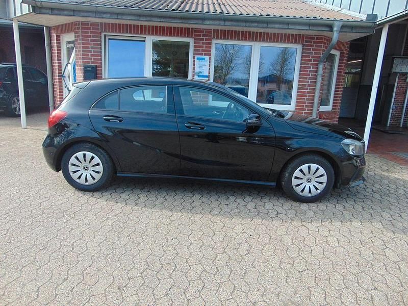 Gebraucht Mercedes A160 90 PS (66 kW) 2018 Schwarz Limousine
